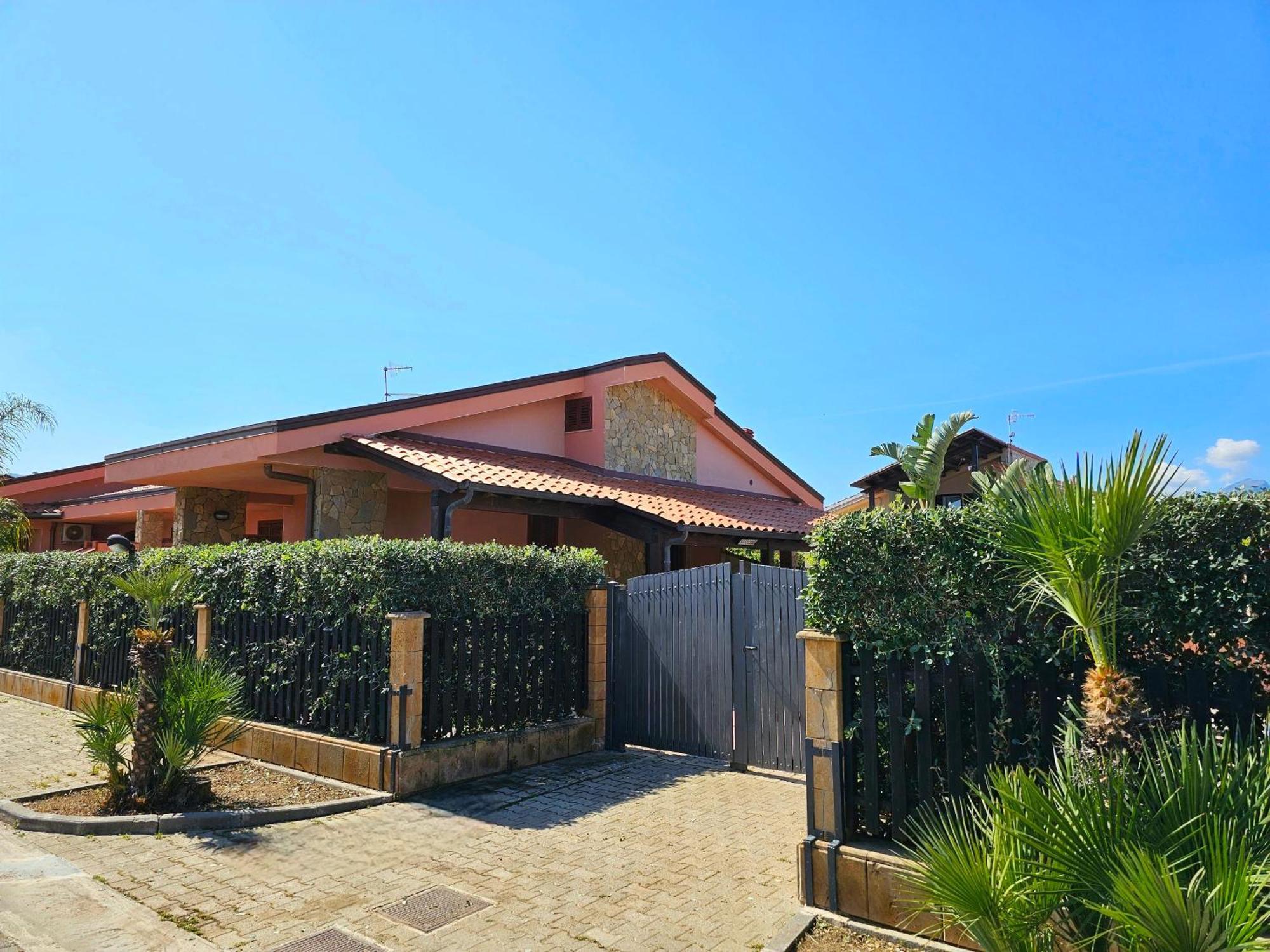 Costa Mediterranea Holiday Homes Campofelice Di Roccella Exteriör bild